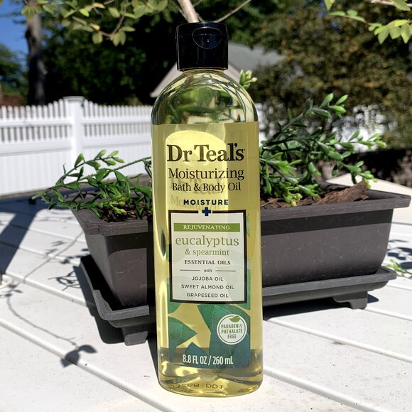 Dr. Teal's Moisturizing Bath & Body Oil Eucalyptus & Spearmint - Picture 2 of 10